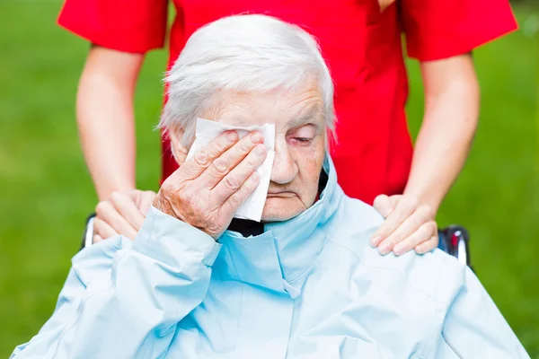 Cuidados de personas mayores — Foto de Stock