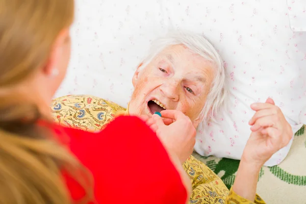 Soins à domicile aux personnes âgées — Photo