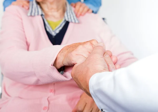 The helping hands — Stock Photo, Image