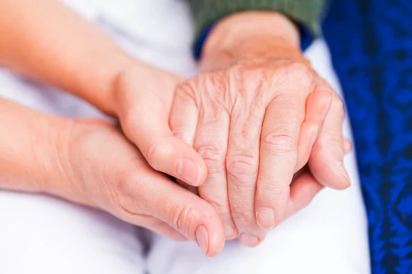 Die helfenden Hände — Stockfoto