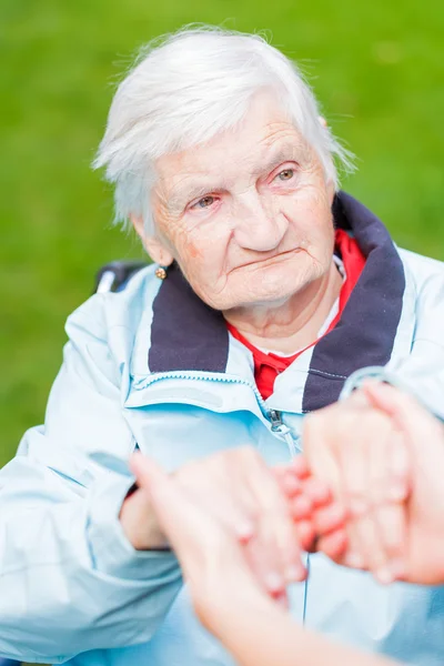 Die helfenden Hände — Stockfoto