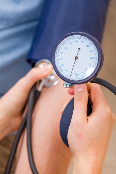 血压测量 — 图库照片
