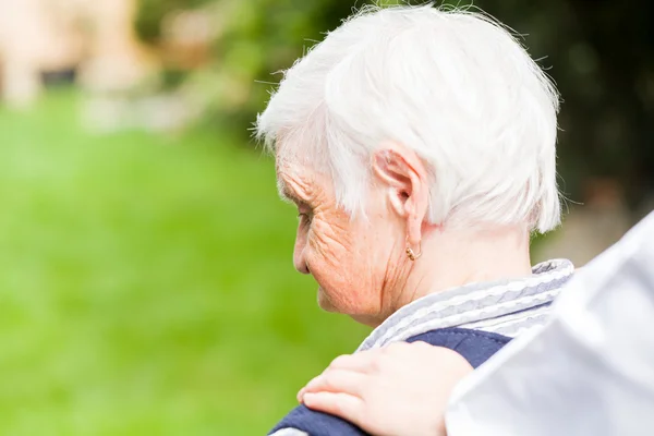 Oudere thuiszorg — Stockfoto