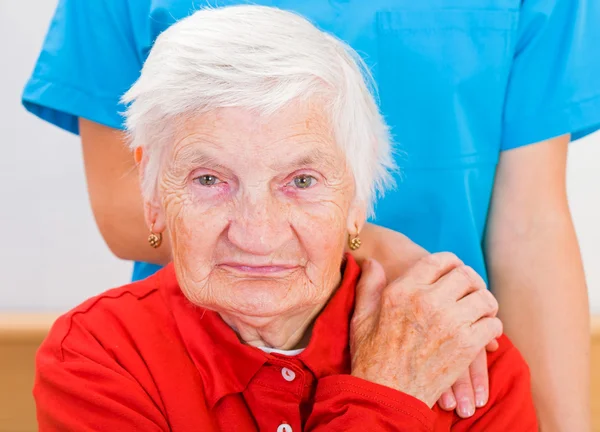 Soins à domicile aux personnes âgées — Photo