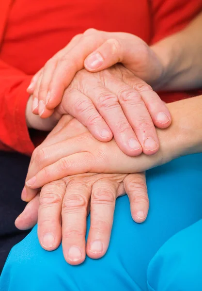 Die helfenden Hände — Stockfoto