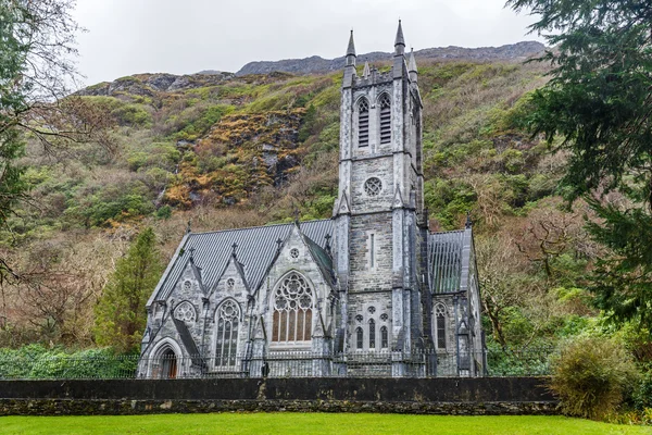Gotický kostel v Kylemore abbey — Stock fotografie
