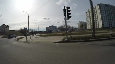 Yeşil trafik ışığı. Yolun hareket. Ağır çekim. trafik ışığı Zamanlayıcı