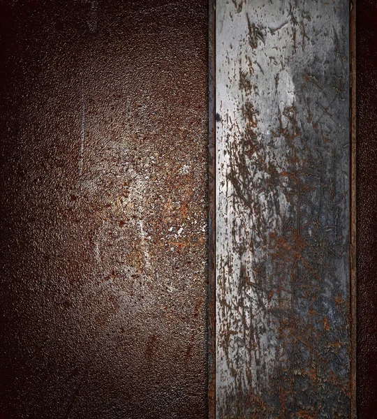 Старый гранж коричневый фон с ржавой пластиной. Дизайн шаблона. Дизайн сайта — стоковое фото
