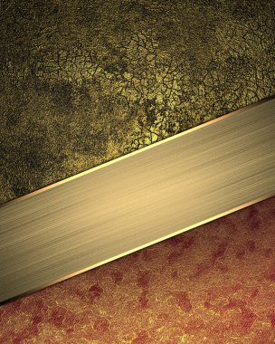 Koyu altın kırık doku altın plaka ve kırmızı arka plan ile. Tasarım şablonu