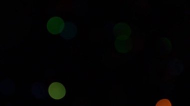 Parlak kırmızı ışık Noel dekoratif nokta. Kırmızı parlak ışıklar defocused