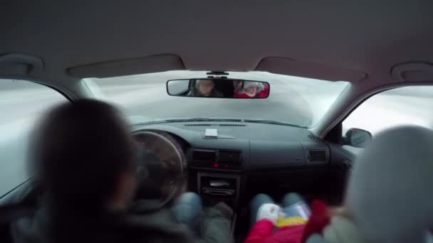 Guidare un'auto in citta '. Scadenza temporale . — Video Stock