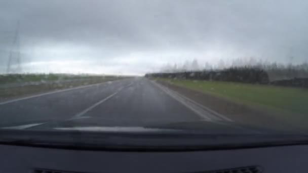 Paseos en coche, día y noche. Recorrido en coche 200 kilómetros, vueltas de tiempo 200 KM . — Vídeo de stock