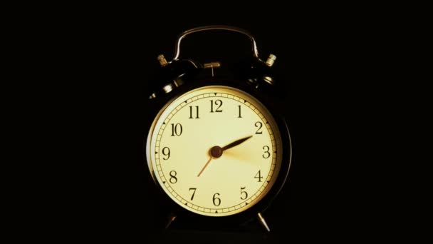 Old alarm clock. Time lapse — Stock Video