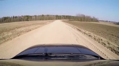 Araba sürüş bir balıkgözü lens ile çakıl yolda ülke.