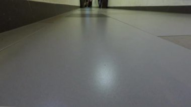 Birçok kişi yürüyüş