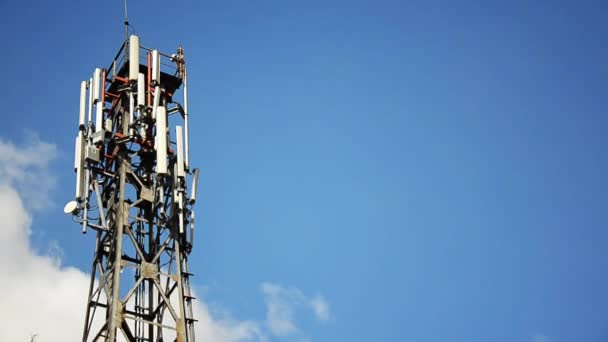Час роботи телекомунікаційної вежі для мобільних телефонів 1080p — стокове відео