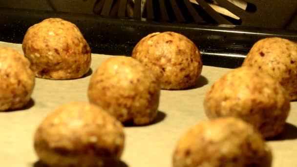 Plätzchen backen. Haferflockenkekse — Stockvideo