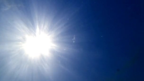 太陽と太陽の水中海の光. — ストック動画