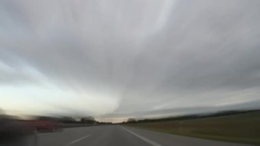 Daha hızlı Autobahn on sürüş. Zaman atlamalı