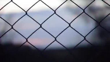 Metal çit (pound). Metal çit twitches. Video efektleri