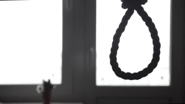 自殺、鬱男、絞首台は彼の首に縄します。効果のけいれんを — ストック動画