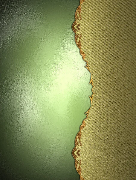 Fondo verde con un piatto d'oro con un bordo. Elemento per il design. Modello per il design. copia spazio per brochure pubblicitaria o invito all'annuncio, sfondo astratto — Foto Stock