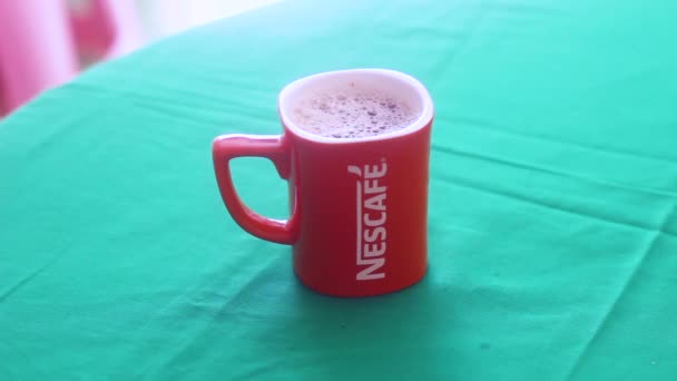 Bubbles Surface Freshly Brewed Coffee Nescafee Cup — Stock Video