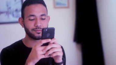 Uzun bir metin mesajı yazılıyor