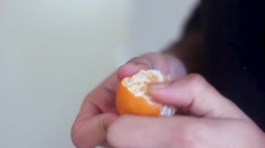 Clementine soyan genç adam.