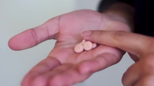 Röda Medicinska Piller Handen — Stockvideo