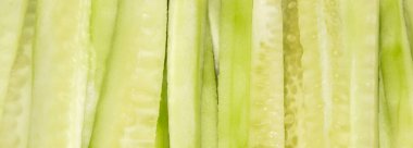 Taze soyulmuş salatalıklar. Derisi olmayan taze salatalıkların geçmişi..