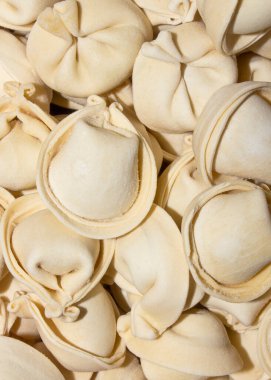 Çiğ donmuş el yapımı hamur köfteleri. Taze çiğ hamur köftelerinin geçmişi..