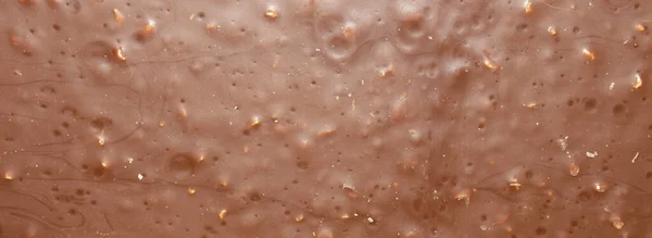 Молочний Шоколад Подрібненими Горіхами Зверху Текстура Молочного Шоколаду Подрібненими Горіхами — стокове фото