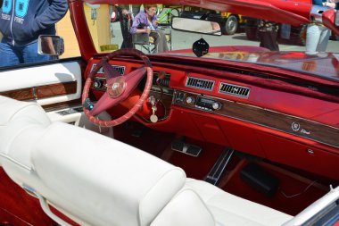 Cadillac Eldorado Cabrio 1976 iç