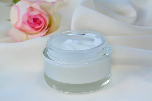 Cosmetic cream relaxing skin moisturizer nourishment in glass jar — Stock Photo, Image