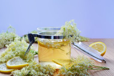 Çiçekleri ile elderflower şurubu