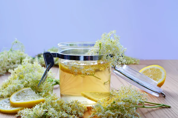 Elderflower syrup with blossoms — Stock Photo, Image