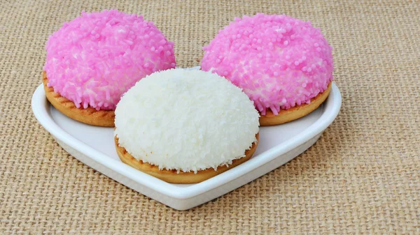 Marshmallow biscuits with pink sugar sprinkles and shredded coconut — Stock Photo, Image