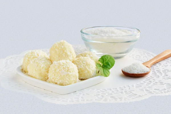 White chocolate coconut truffles — Stock Photo, Image