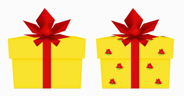 Deux boîtes-cadeaux jaunes avec arc rouge et ruban un enveloppé dans le modèle poinsettia isolé sur blanc — Photo