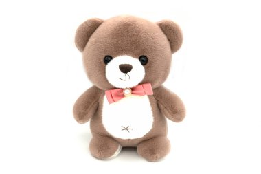 Kabarık kahverengi oyuncak ayı beyaz arka planda izole edilmiş..