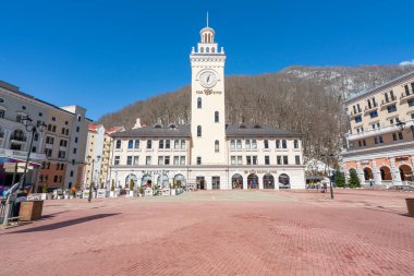 Kayak merkezinde güneşli bir sabah 