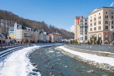 Kayak merkezinde güneşli bir sabah 