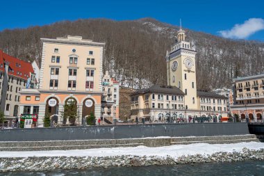 Kayak merkezinde güneşli bir sabah 