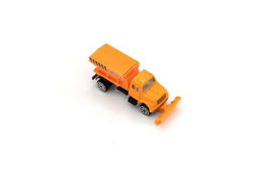 Buldozer oyuncağı beyaz arkaplanda izole edildi.