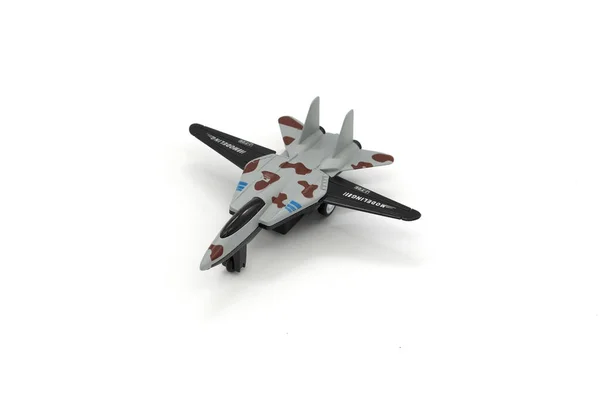 Plastové hračky vojenské tryskové letadlo na bílém pozadí. — Stock fotografie