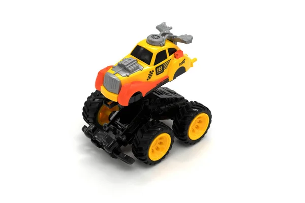 Big caminhão brinquedo com rodas grandes, bigfoot, monster truck isolado. — Fotografia de Stock