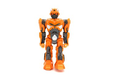 Oyuncak robot beyaz arkaplanda izole edildi