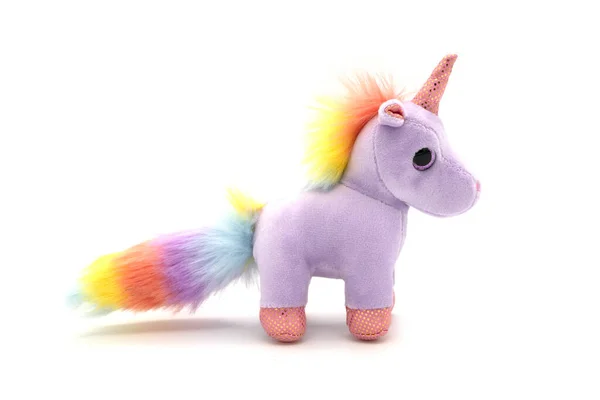 Juguete de peluche de unicornio morado. Aislado sobre fondo blanco — Foto de Stock