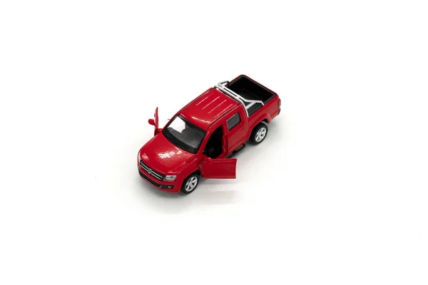 Klein model auto geïsoleerd op witte achtergrond — Stockfoto